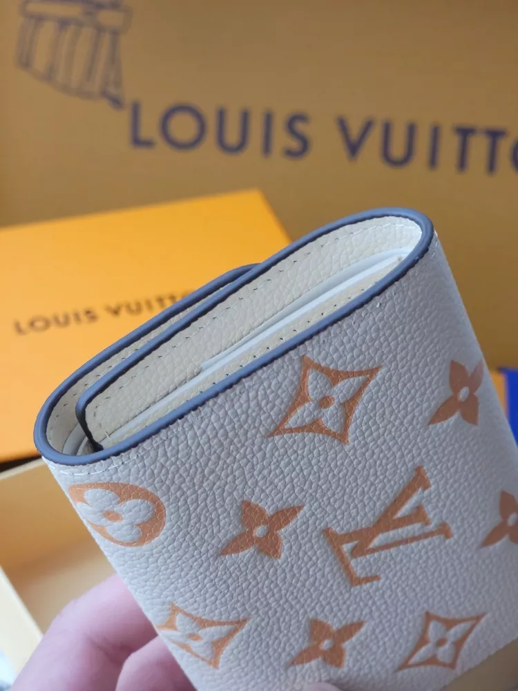 Louis Vuitton AAA Quality Card Case Flexible 3435