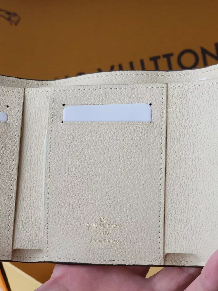 Louis Vuitton AAA Quality Card Case Flexible 3435