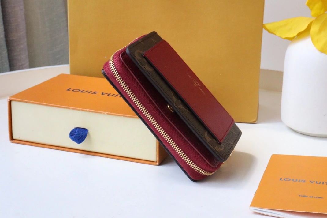 Louis Vuitton AAA Quality Card Case Flexible 8097