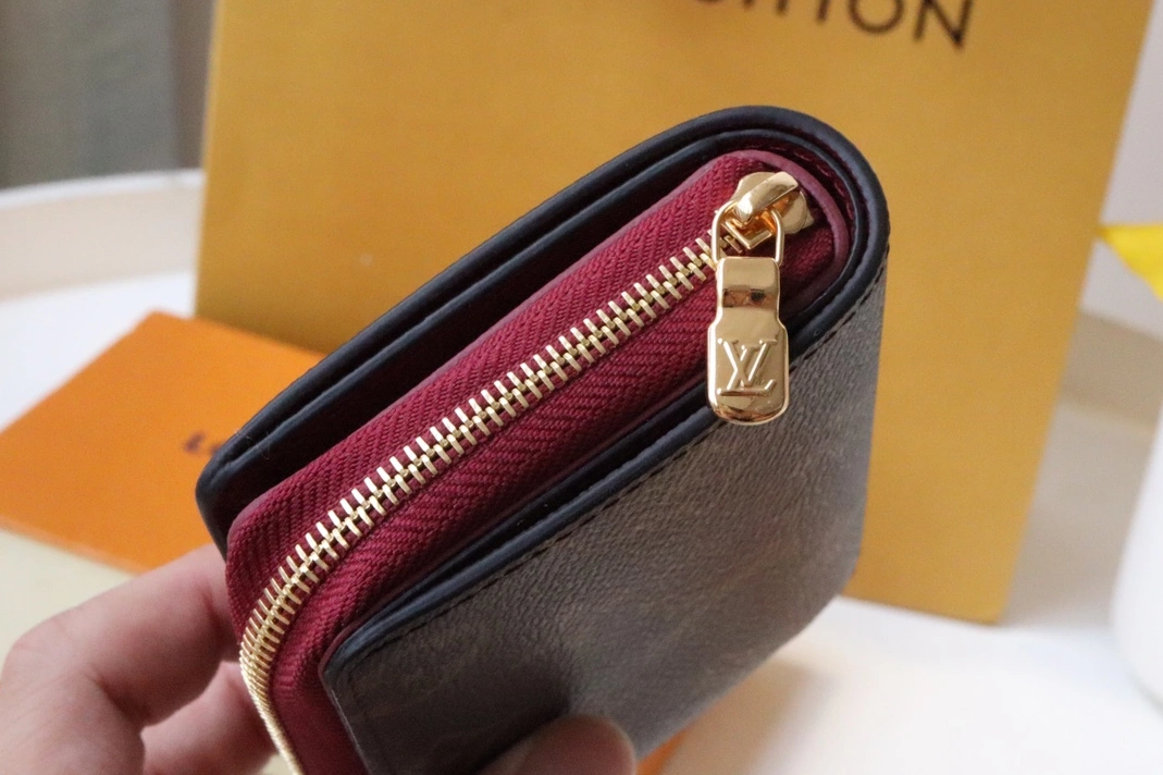 Louis Vuitton AAA Quality Card Case Flexible 8097