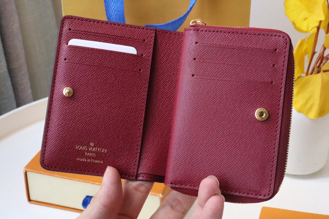 Louis Vuitton AAA Quality Card Case Flexible 8097