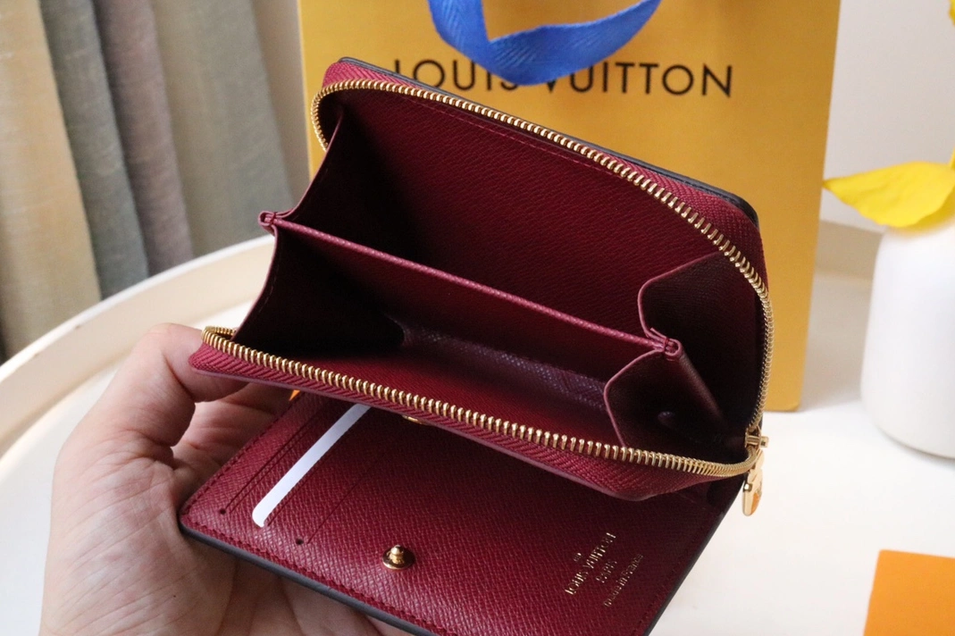 Louis Vuitton AAA Quality Card Case Flexible 8097