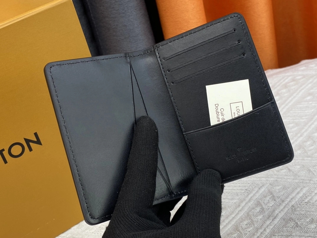 Louis Vuitton AAA Quality Card Case For Unisex Versatile 8152