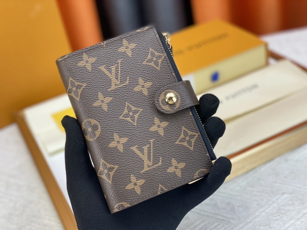 Louis Vuitton AAA Quality Card Case For Women Bold 5848