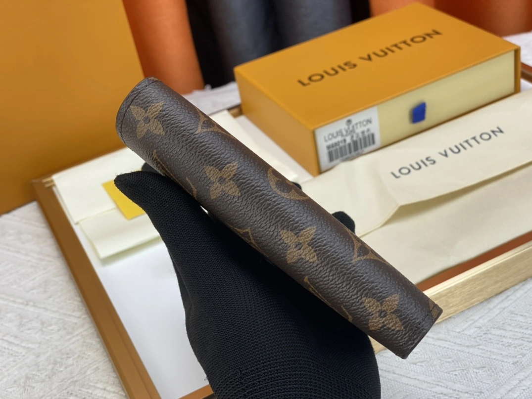 Louis Vuitton AAA Quality Card Case For Women Bold 5848