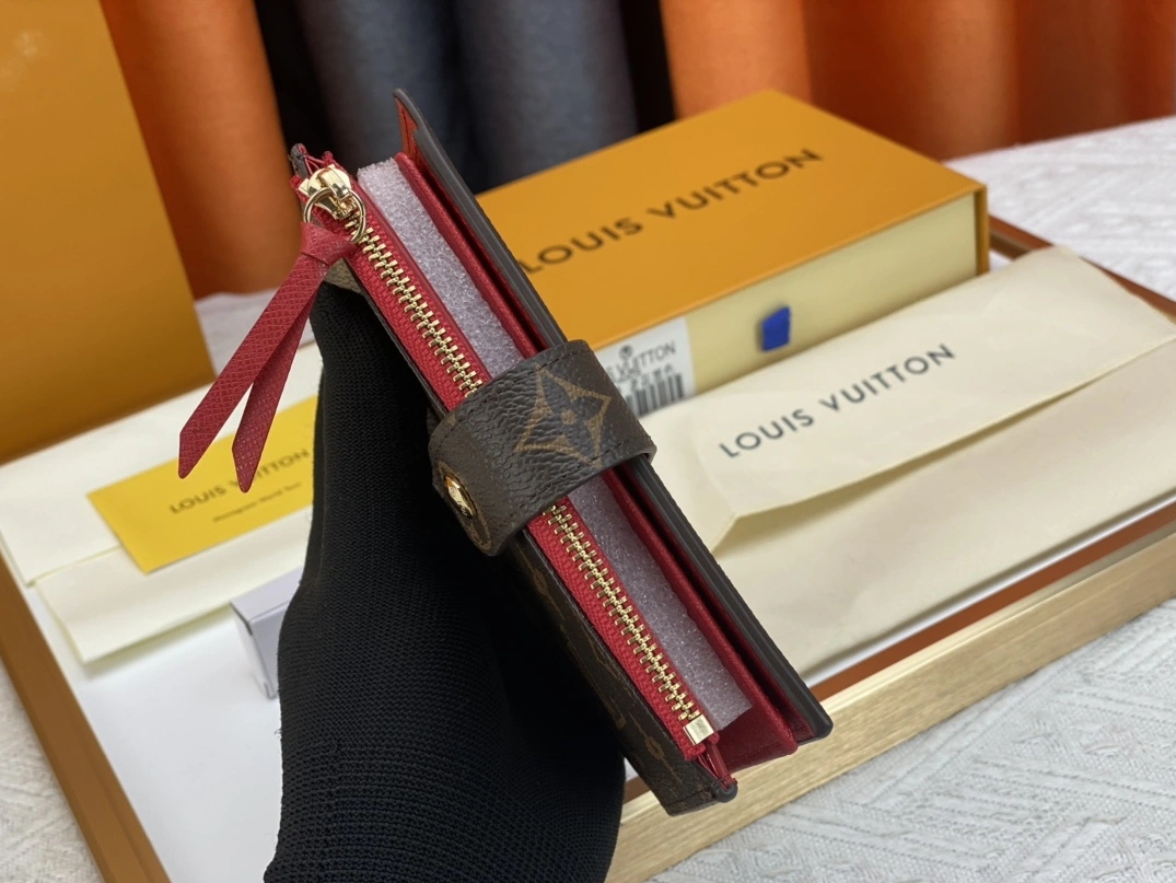 Louis Vuitton AAA Quality Card Case For Women Modern 359