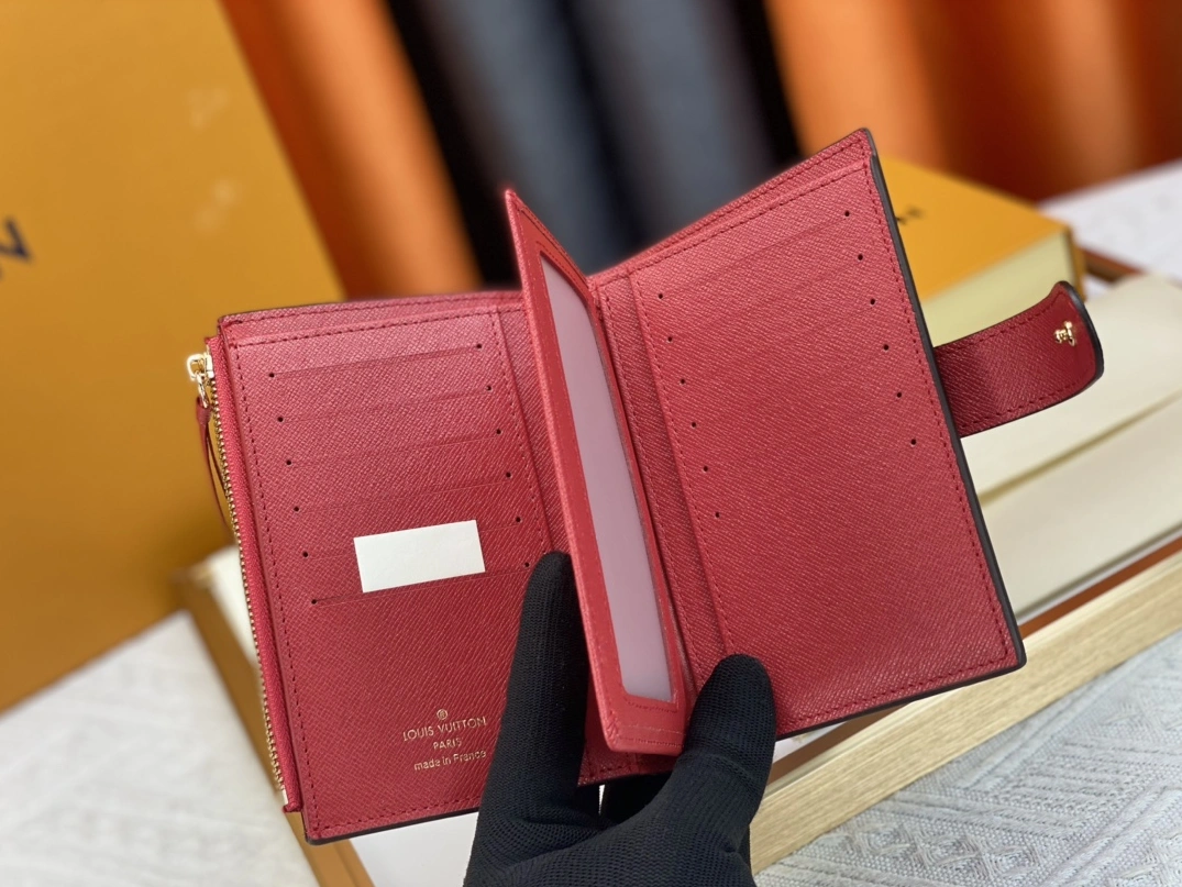 Louis Vuitton AAA Quality Card Case For Women Modern 359