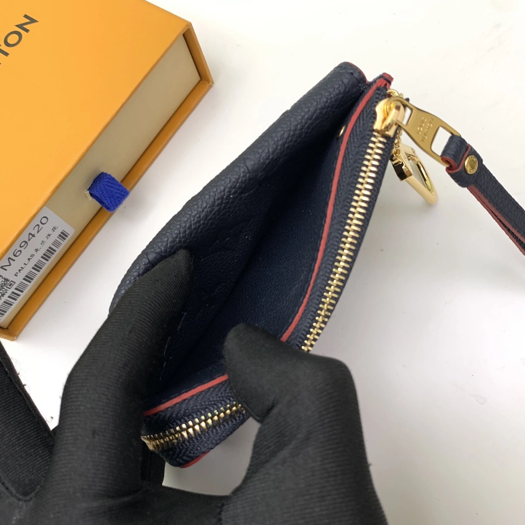 Louis Vuitton AAA Quality Card Case For Women WellDesigned 3477