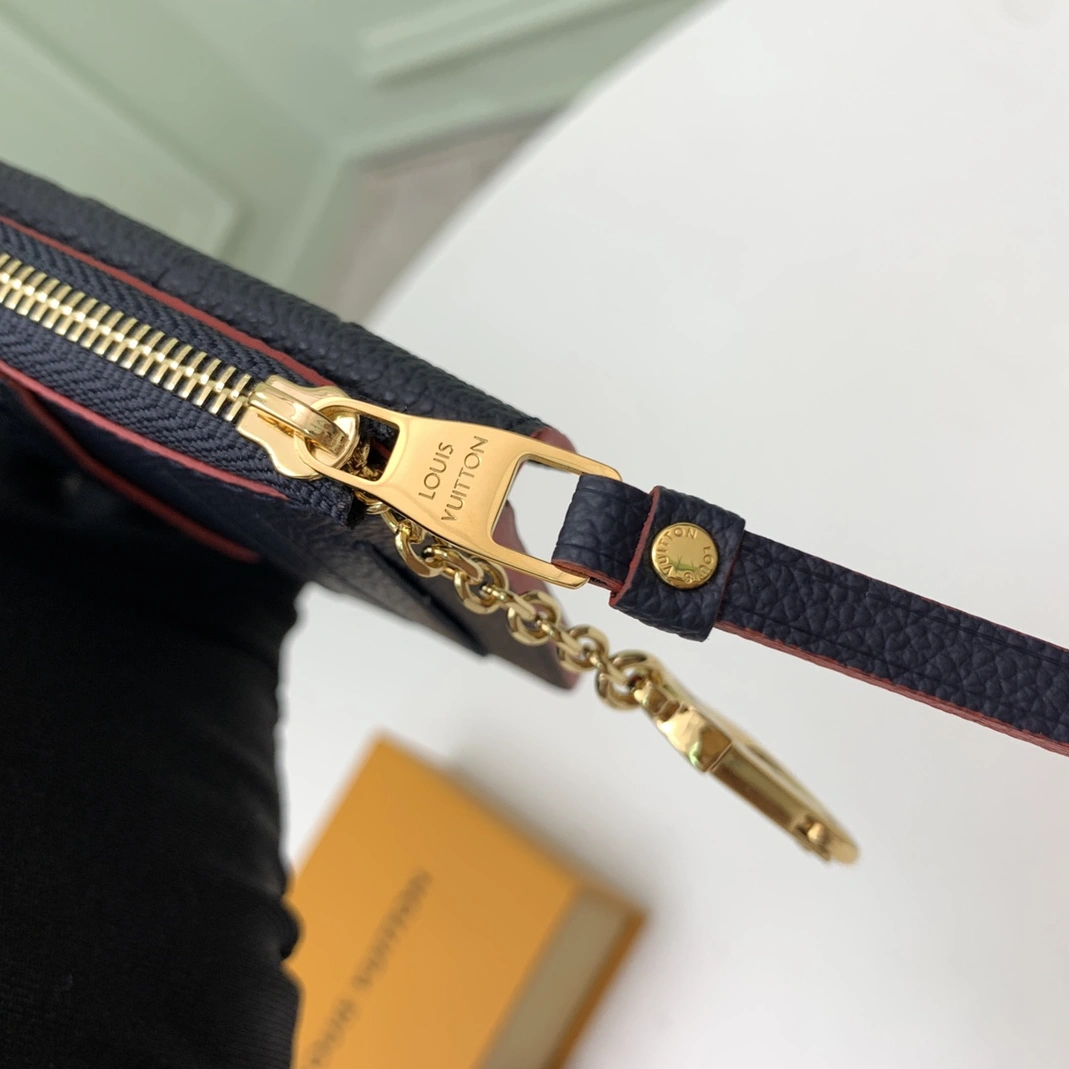 Louis Vuitton AAA Quality Card Case For Women WellDesigned 3477