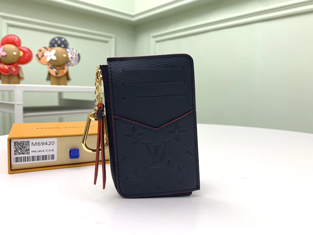Louis Vuitton AAA Quality Card Case For Women WellDesigned 3477