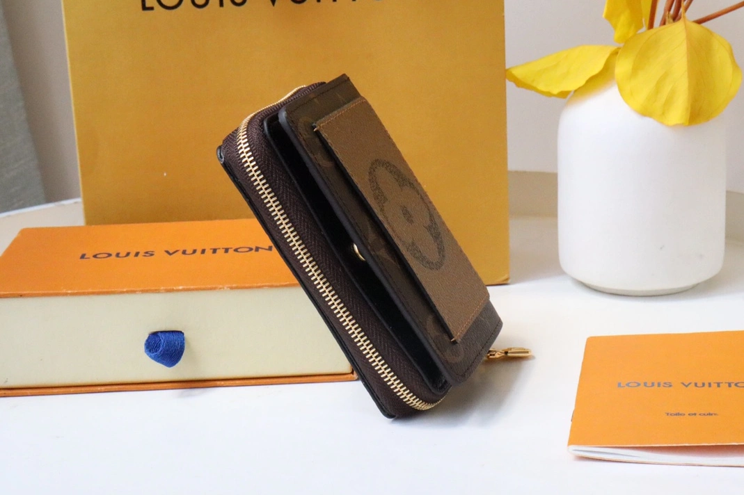 Louis Vuitton AAA Quality Card Case GoAnywhere 6363