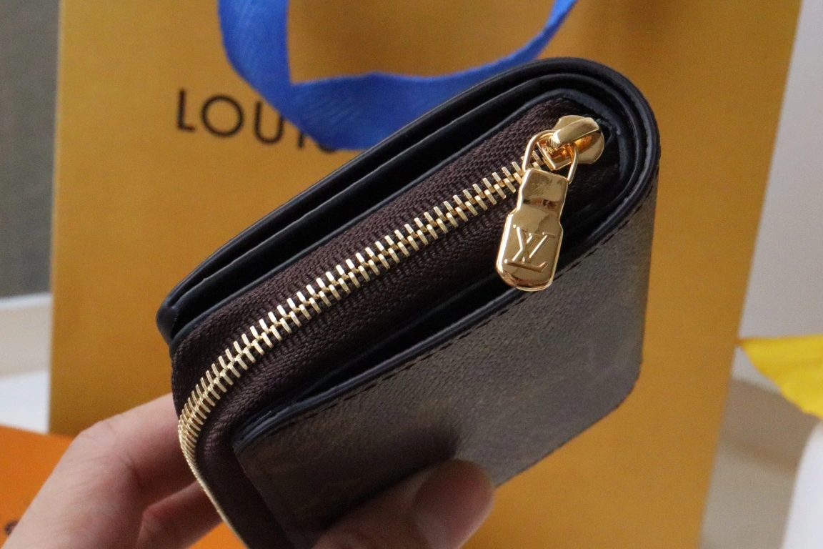 Louis Vuitton AAA Quality Card Case GoAnywhere 6363