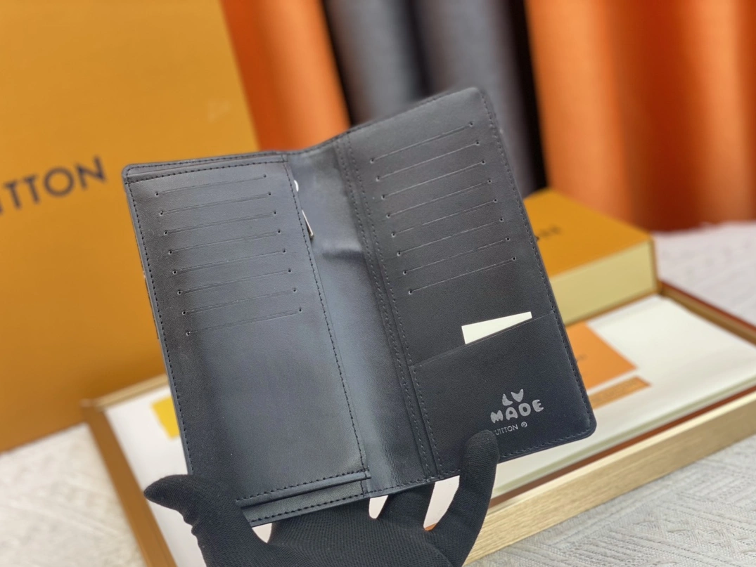 Louis Vuitton AAA Quality Card Case GoAnywhere 7204