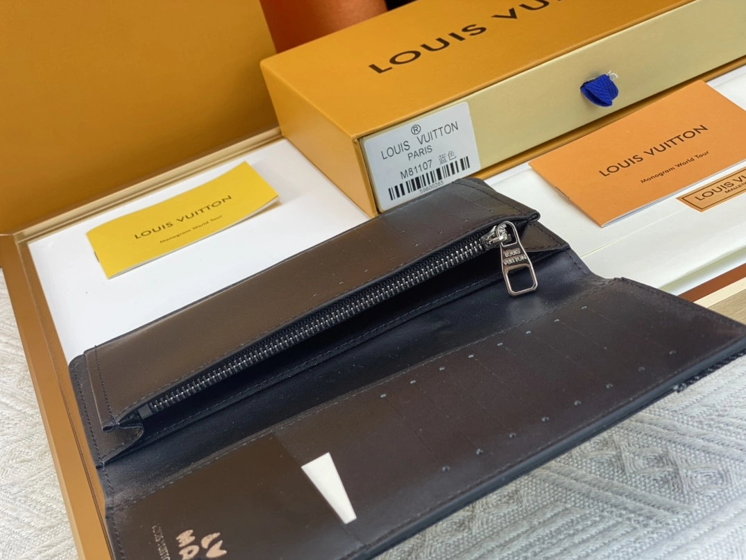 Louis Vuitton AAA Quality Card Case GoAnywhere 7204