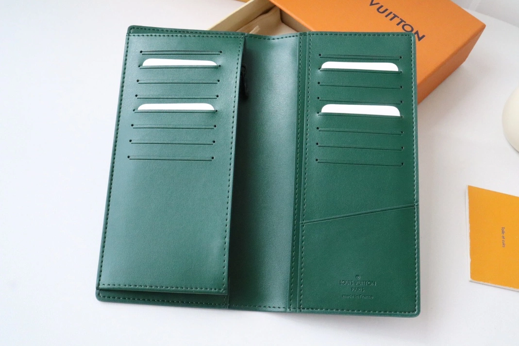 Louis Vuitton AAA Quality Card Case GoodFit 5610