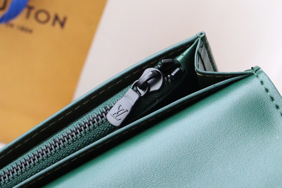 Louis Vuitton AAA Quality Card Case GoodFit 5610