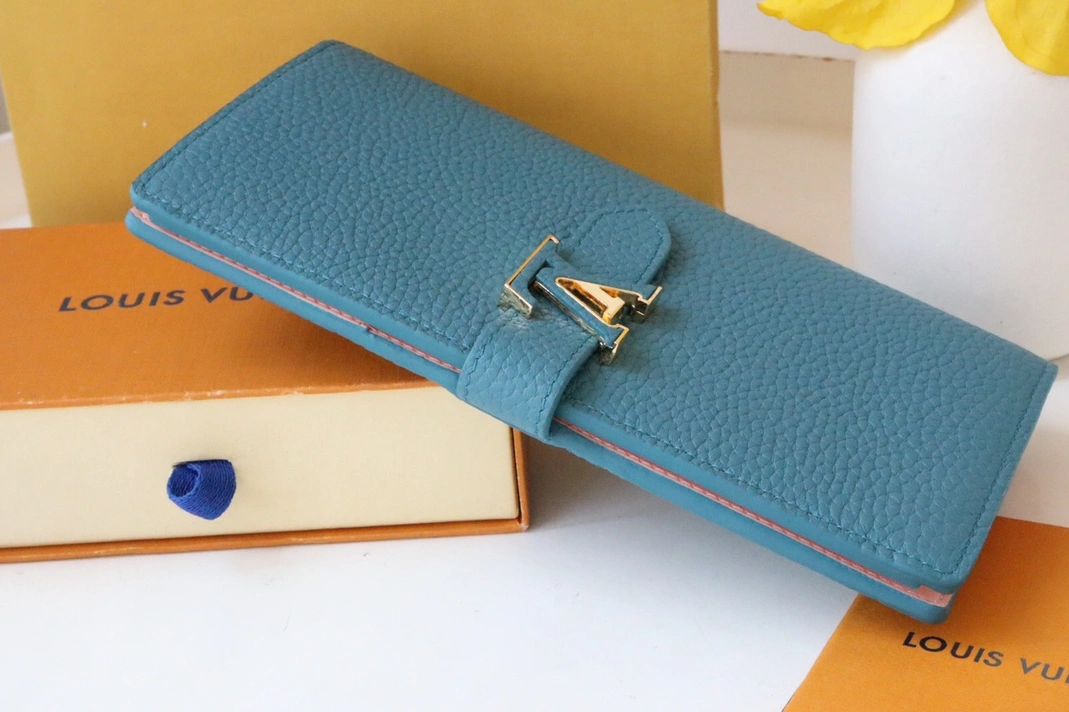 Louis Vuitton AAA Quality Card Case GoodFit 7364