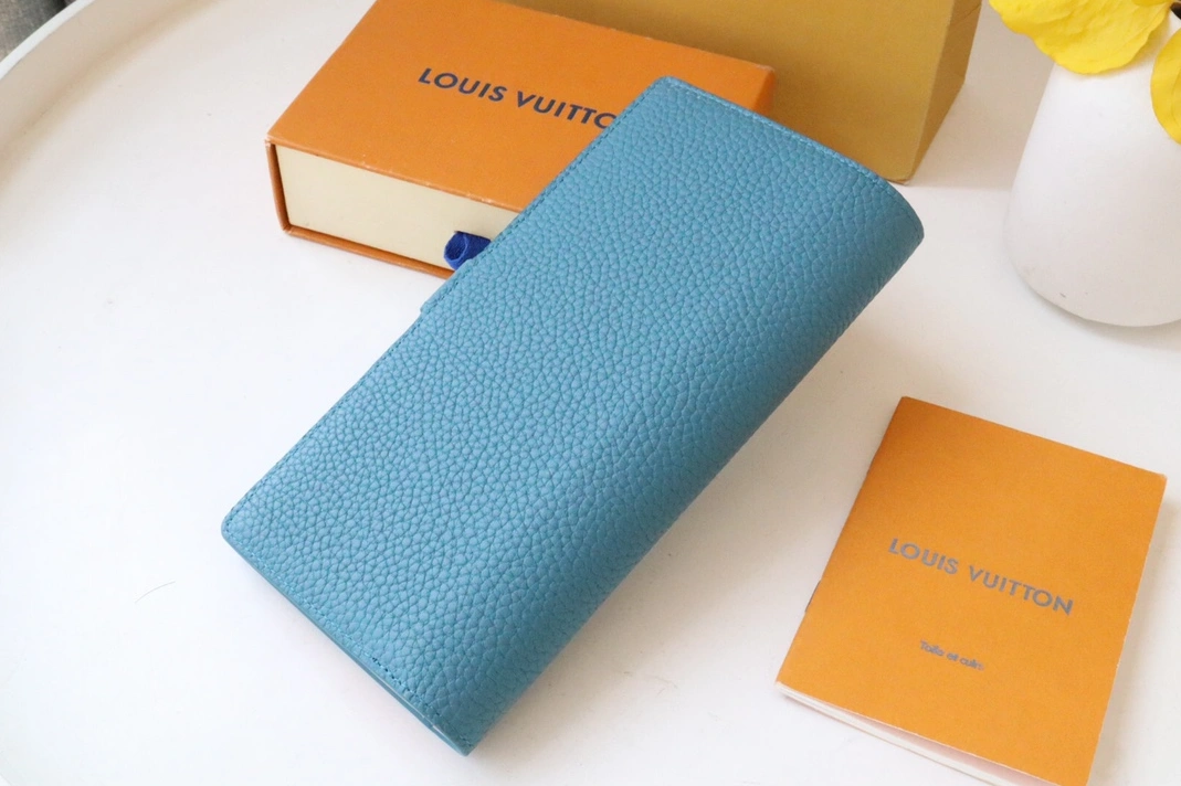 Louis Vuitton AAA Quality Card Case GoodFit 7364