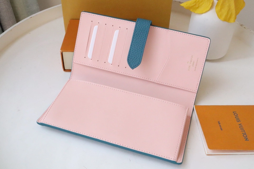 Louis Vuitton AAA Quality Card Case GoodFit 7364