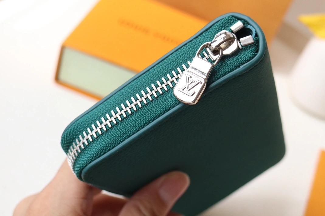 Louis Vuitton AAA Quality Card Case HighQuality 6867