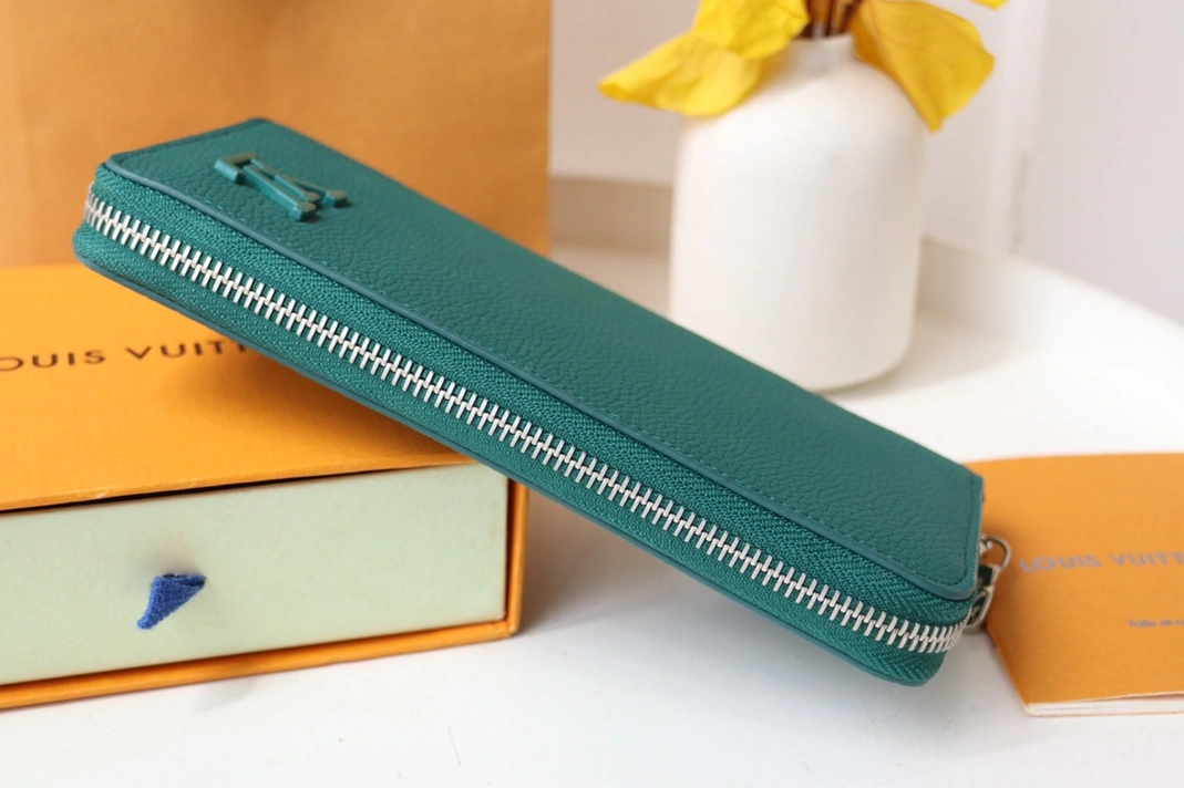 Louis Vuitton AAA Quality Card Case HighQuality 6867
