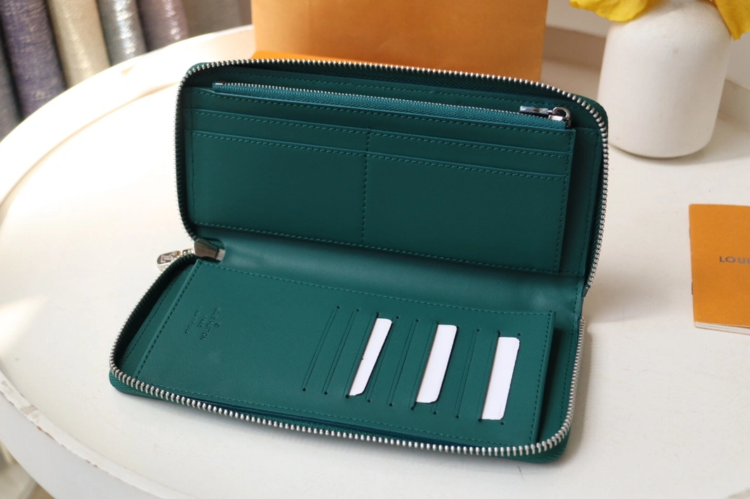 Louis Vuitton AAA Quality Card Case HighQuality 6867