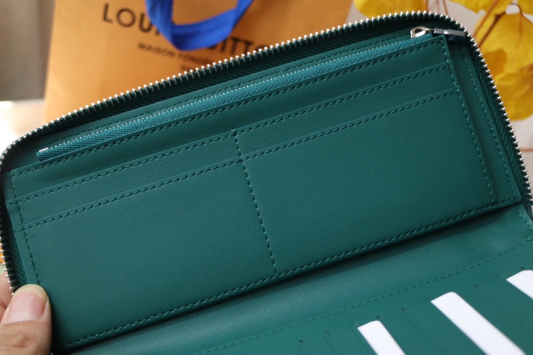 Louis Vuitton AAA Quality Card Case HighQuality 6867
