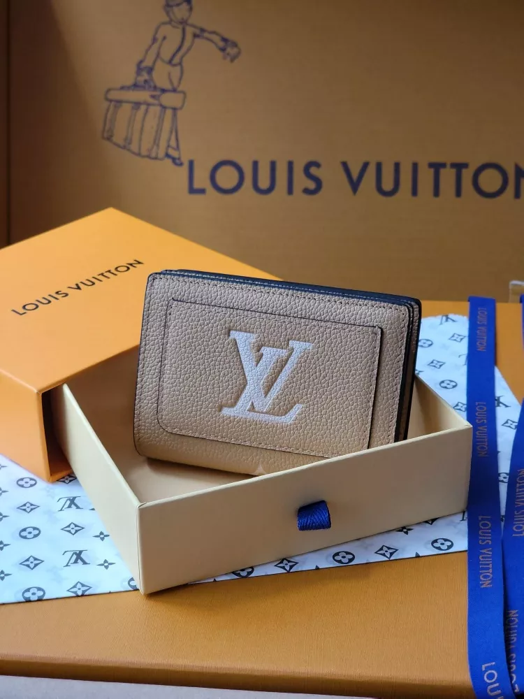 Louis Vuitton AAA Quality Card Case Minimalist 3102