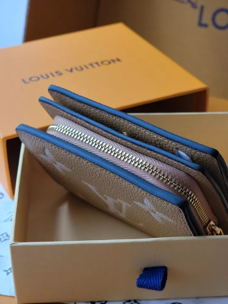 Louis Vuitton AAA Quality Card Case Minimalist 3102