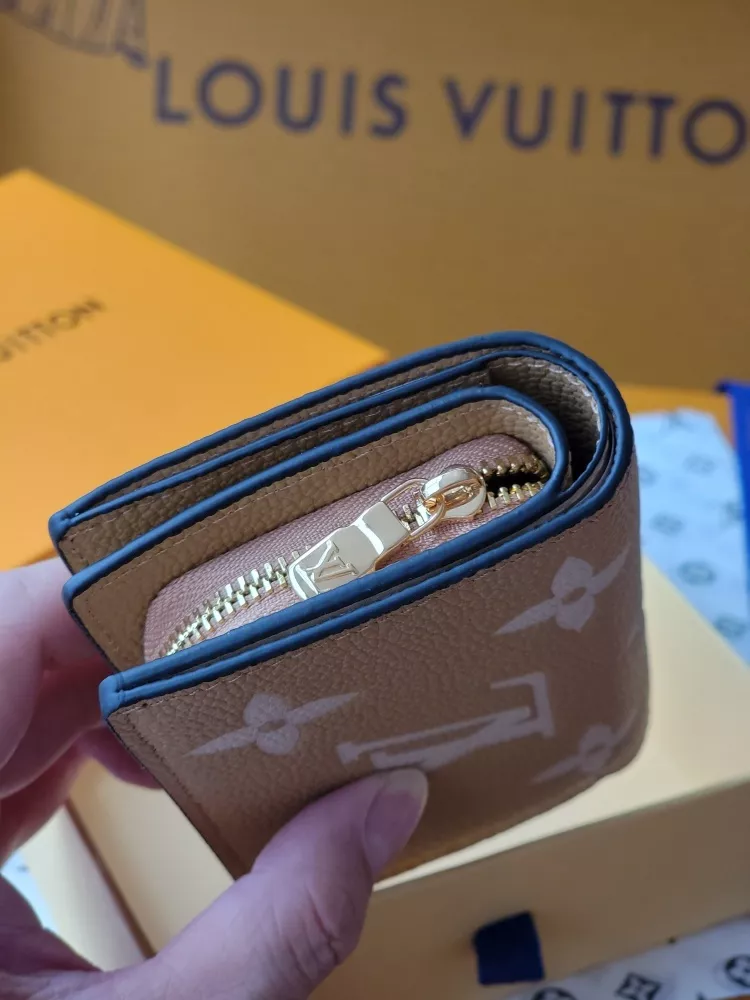 Louis Vuitton AAA Quality Card Case Minimalist 3102
