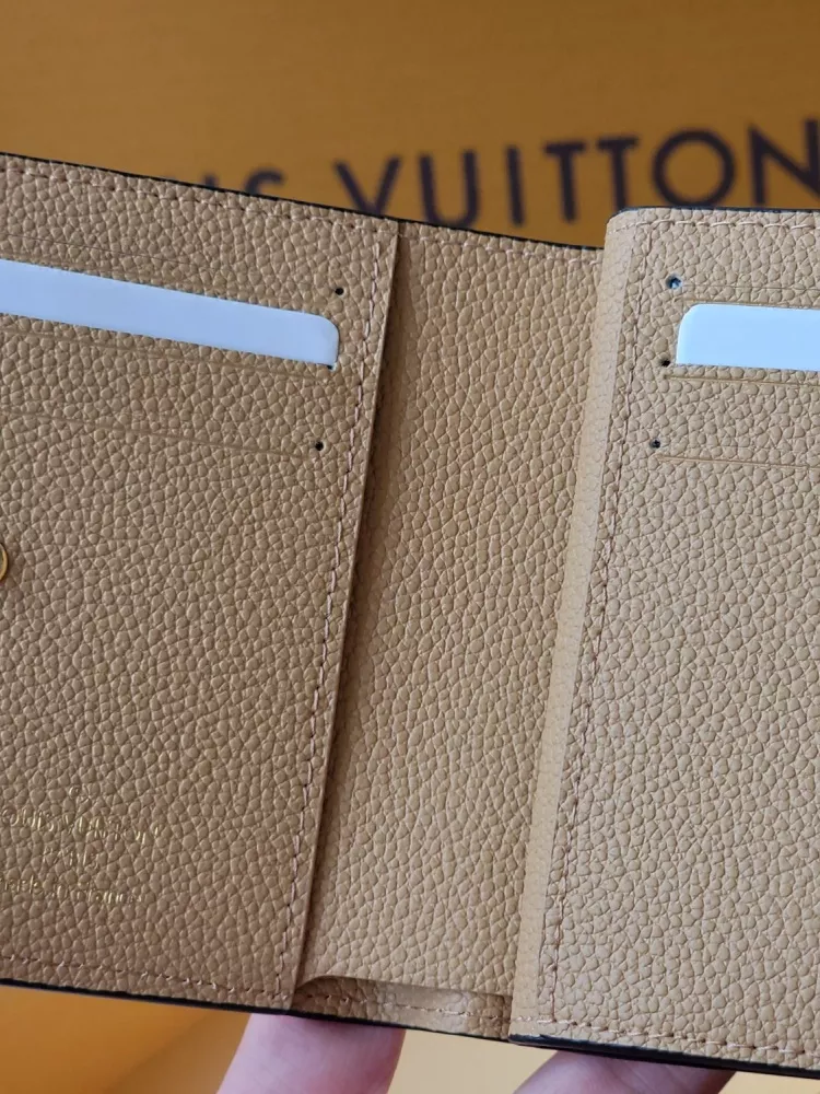 Louis Vuitton AAA Quality Card Case Minimalist 3102