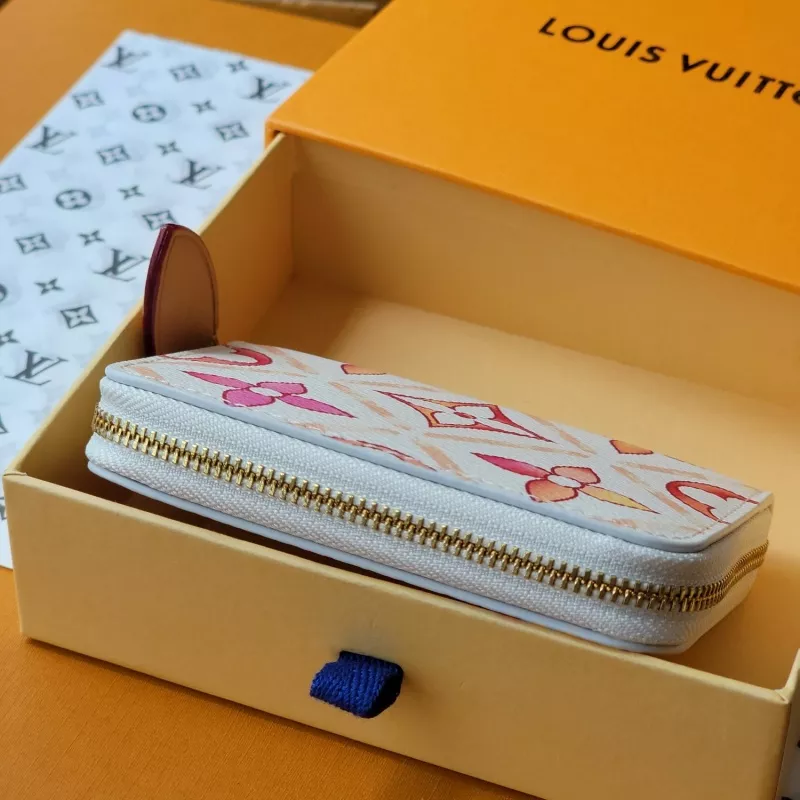 Louis Vuitton AAA Quality Card Case Minimalist 7268