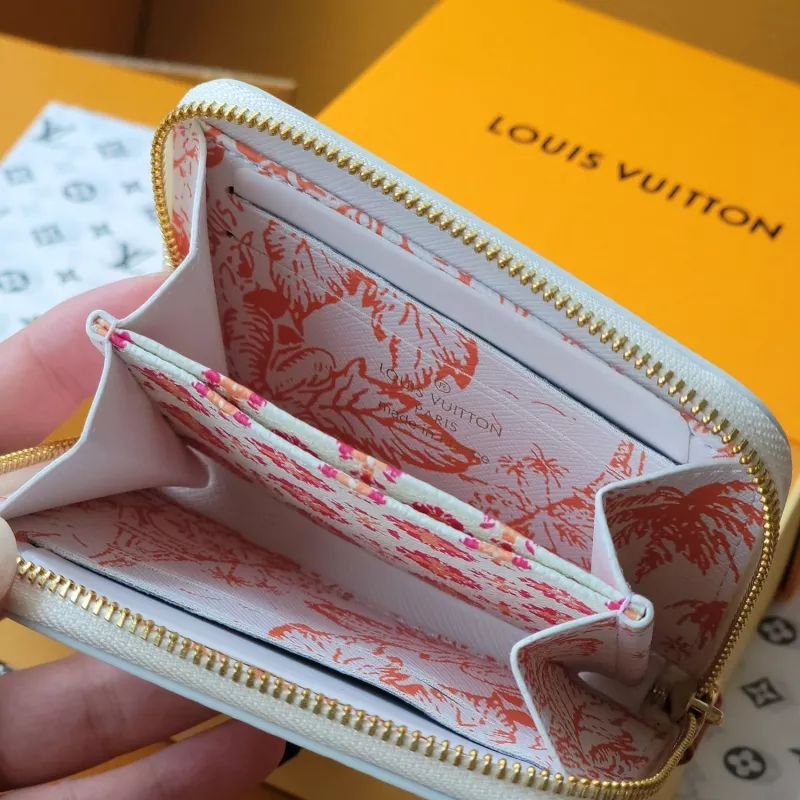 Louis Vuitton AAA Quality Card Case Minimalist 7268
