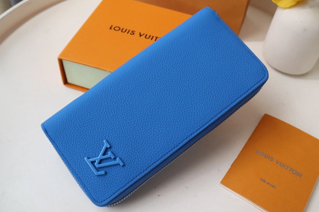 Louis Vuitton AAA Quality Card Case Modern 7932