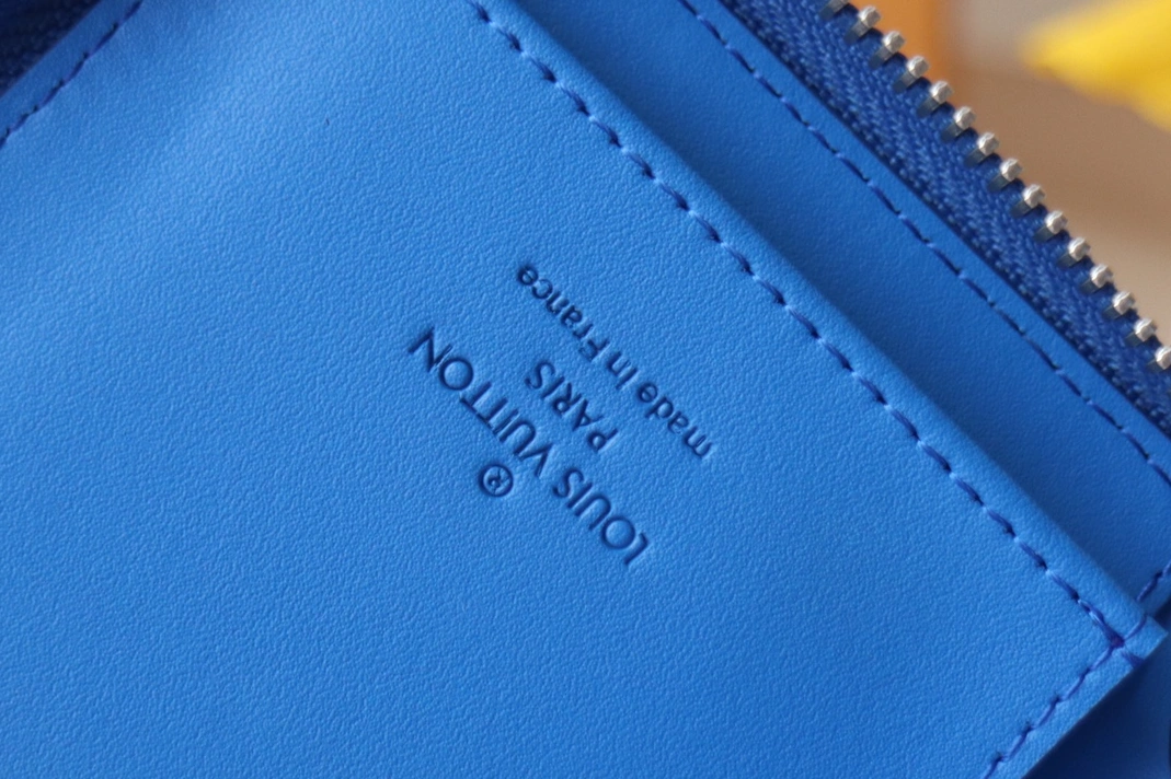 Louis Vuitton AAA Quality Card Case Modern 7932
