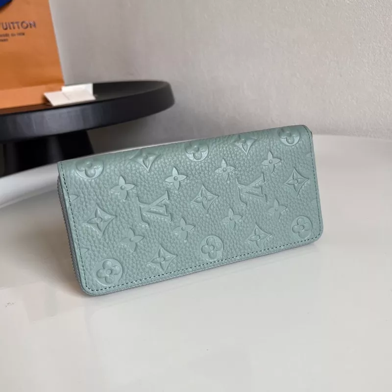 Louis Vuitton AAA Quality Card Case ModernLook 3095