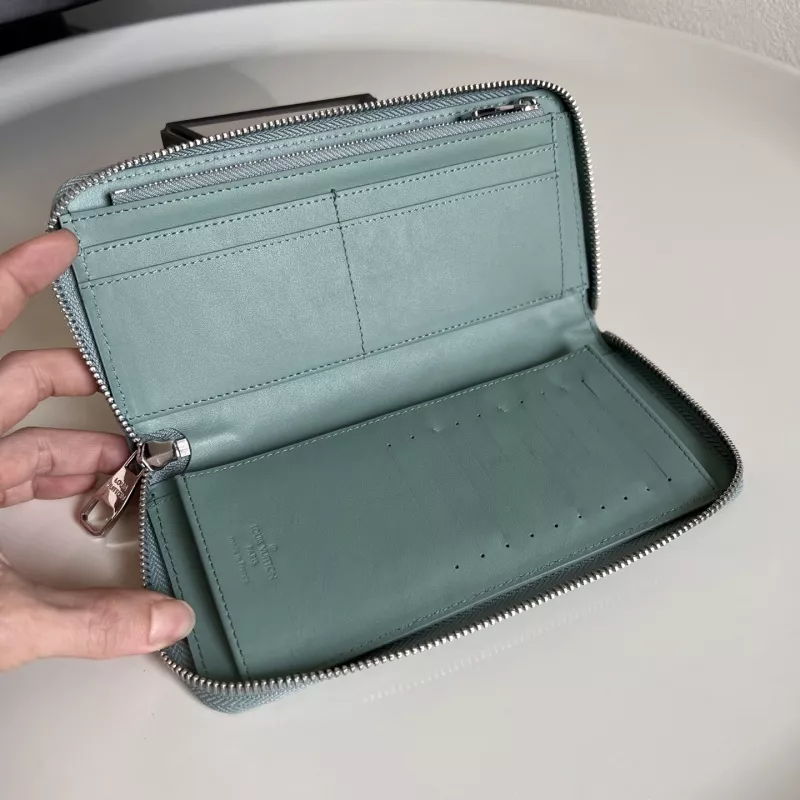 Louis Vuitton AAA Quality Card Case ModernLook 3095