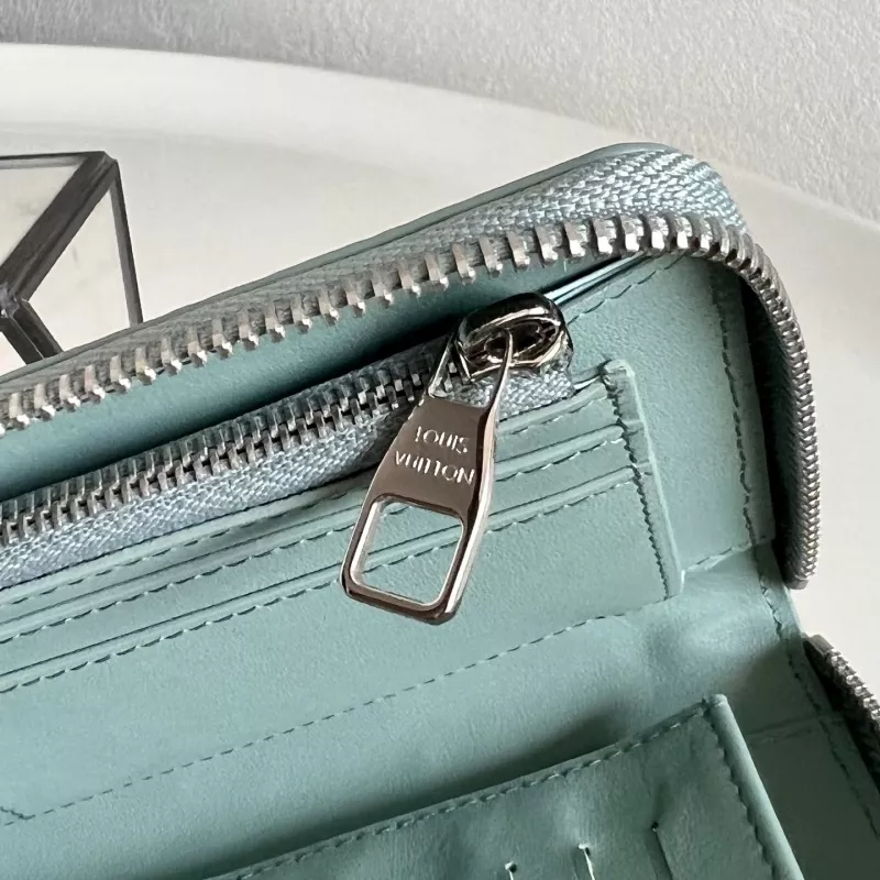 Louis Vuitton AAA Quality Card Case ModernLook 3095