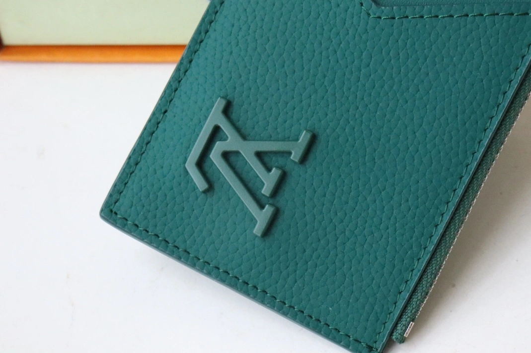 Louis Vuitton AAA Quality Card Case ModernLook 8308