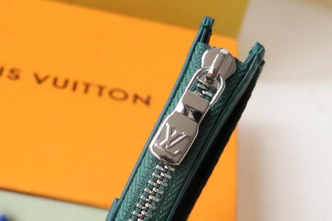 Louis Vuitton AAA Quality Card Case ModernLook 8308