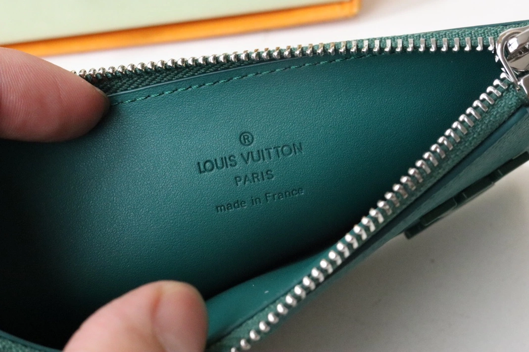 Louis Vuitton AAA Quality Card Case ModernLook 8308