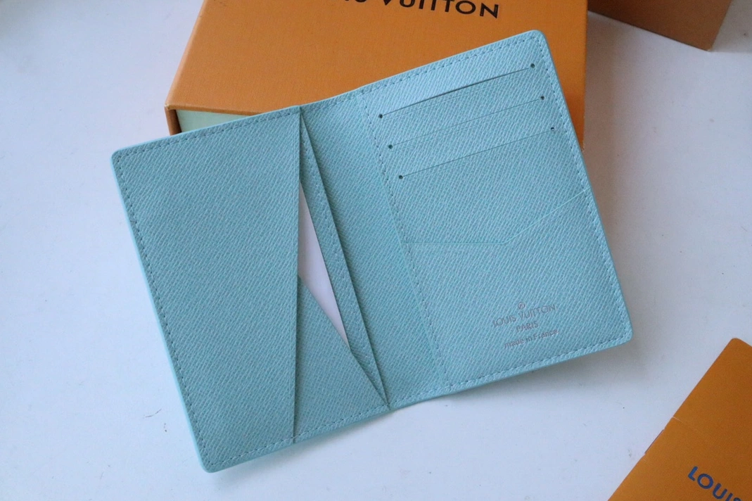 Louis Vuitton AAA Quality Card Case NewStyle 8021