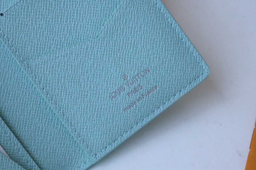 Louis Vuitton AAA Quality Card Case NewStyle 8021