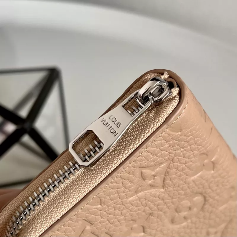 Louis Vuitton AAA Quality Card Case Popular 5786