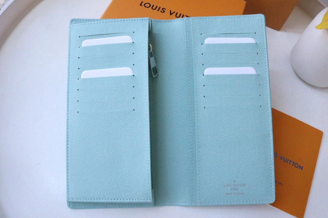 Louis Vuitton AAA Quality Card Case Practical 2185