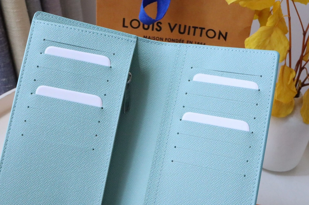Louis Vuitton AAA Quality Card Case Practical 2185