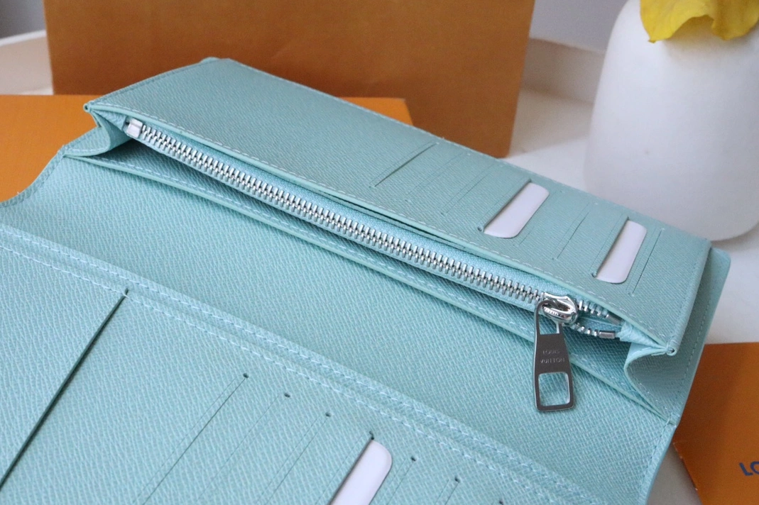 Louis Vuitton AAA Quality Card Case Practical 2185