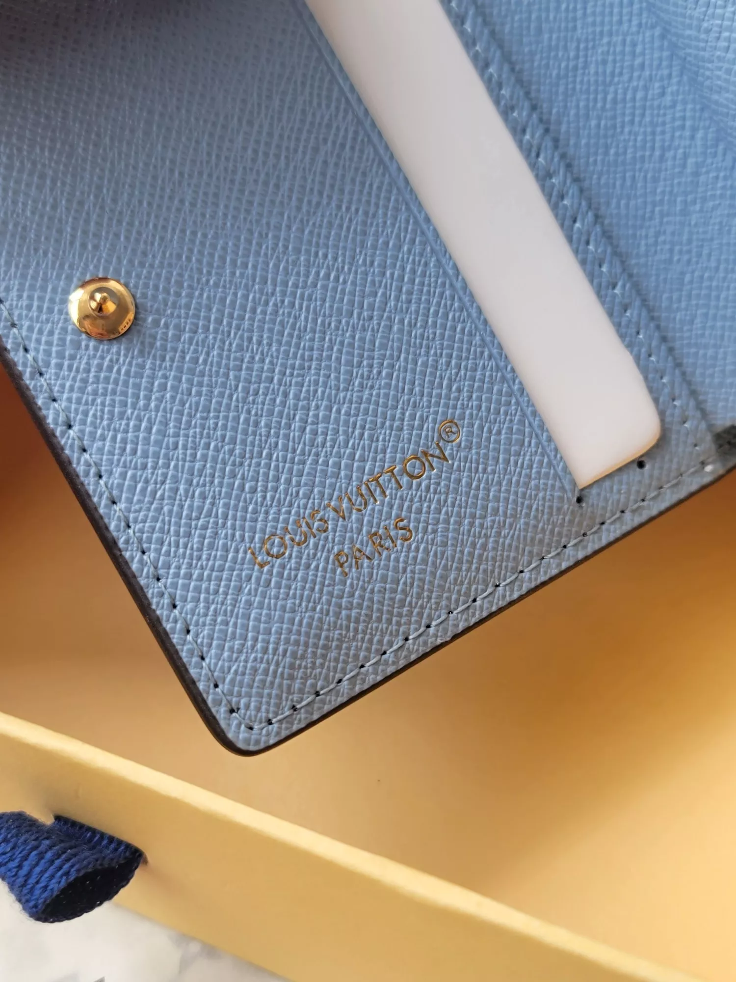 Louis Vuitton AAA Quality Card Case Resilient 131