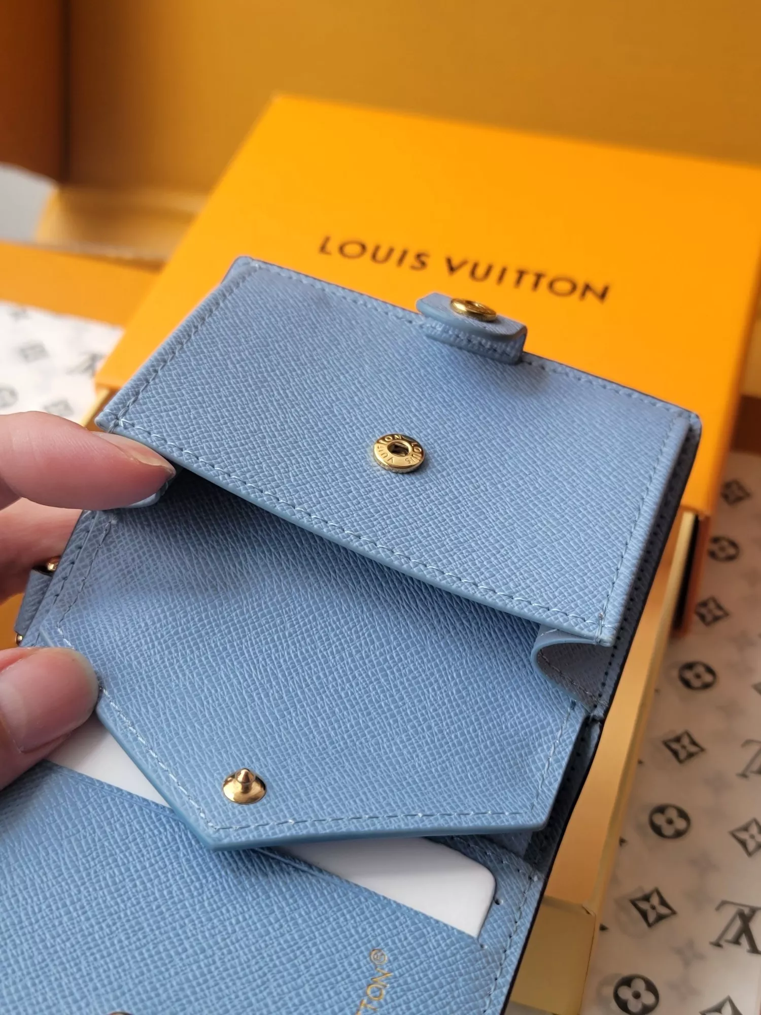 Louis Vuitton AAA Quality Card Case Resilient 131