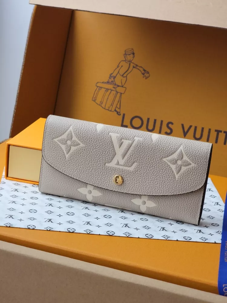 Louis Vuitton AAA Quality Card Case Sleek 1107